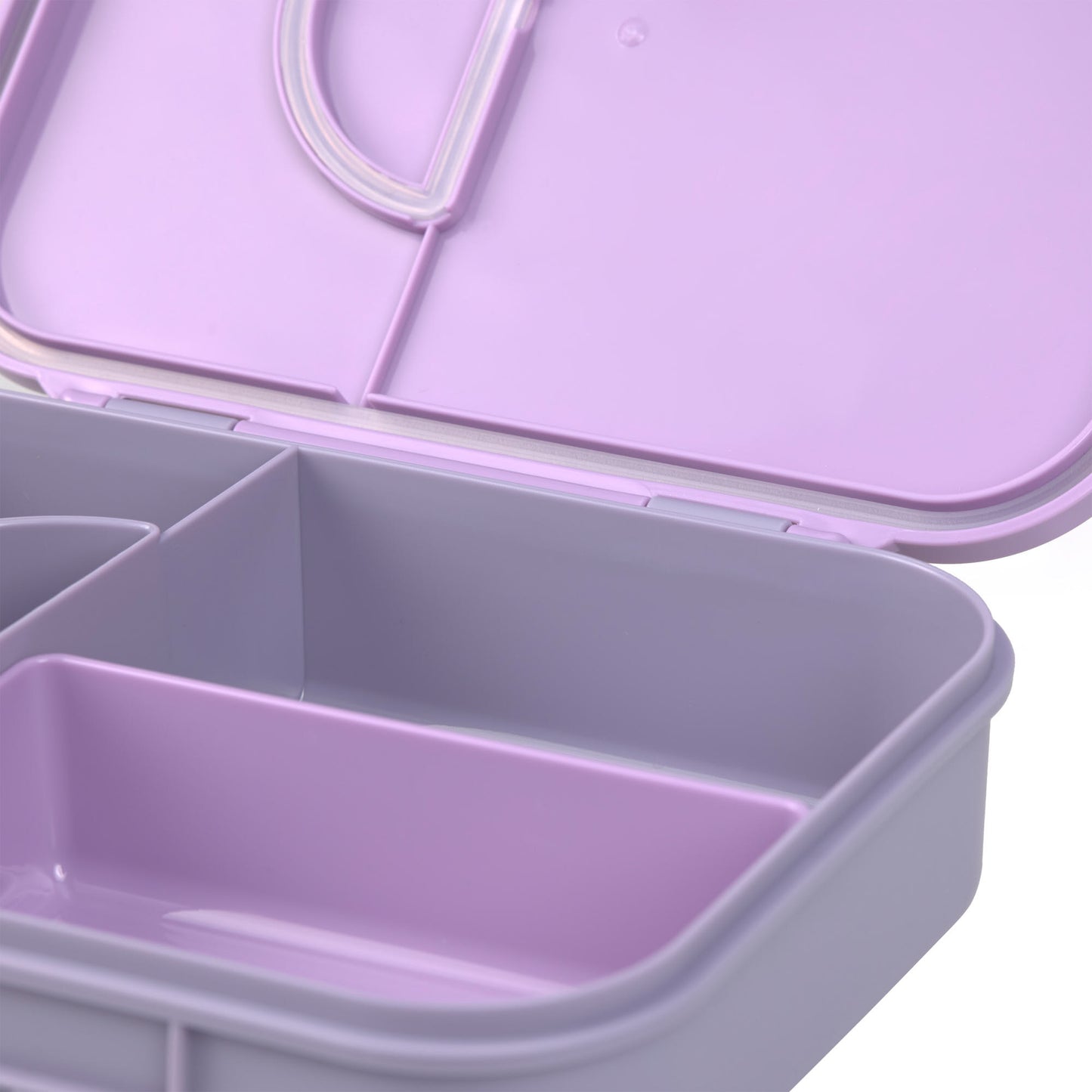 Die robuste Bento Kinder Brotdose in Heart Lilac aus der Little Gang Kollektion ist BPA-frei und spülmaschinengeeignet. Mit der cleveren Innenaufteilung flexiblen Behältern gerät kein Pausensnack mehr durcheinander.